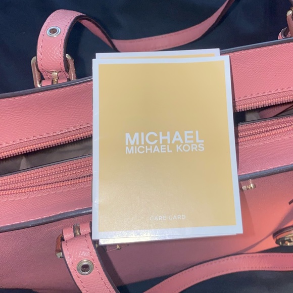 FINAL MARKDOWN! MICHAEL KORS - Voyager Crossgrain Leather Tote, Pink, Medium - Picture 12 of 16